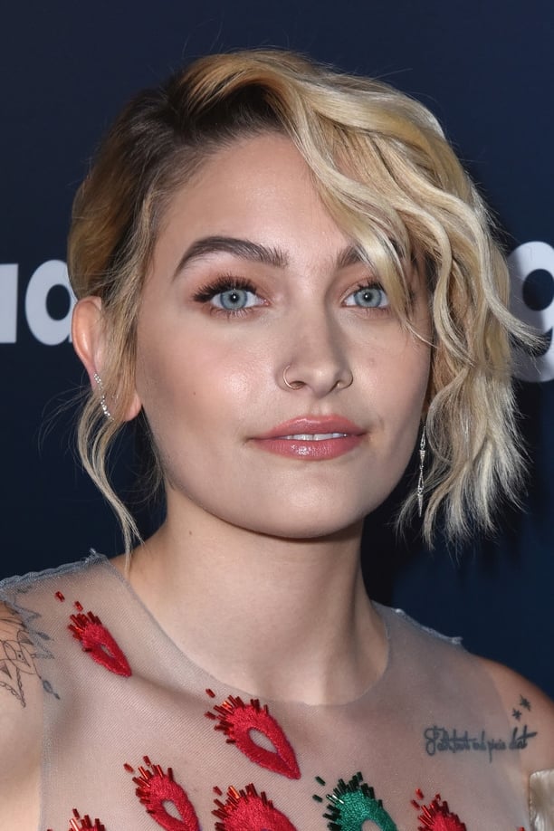 Фото  (Paris Jackson)