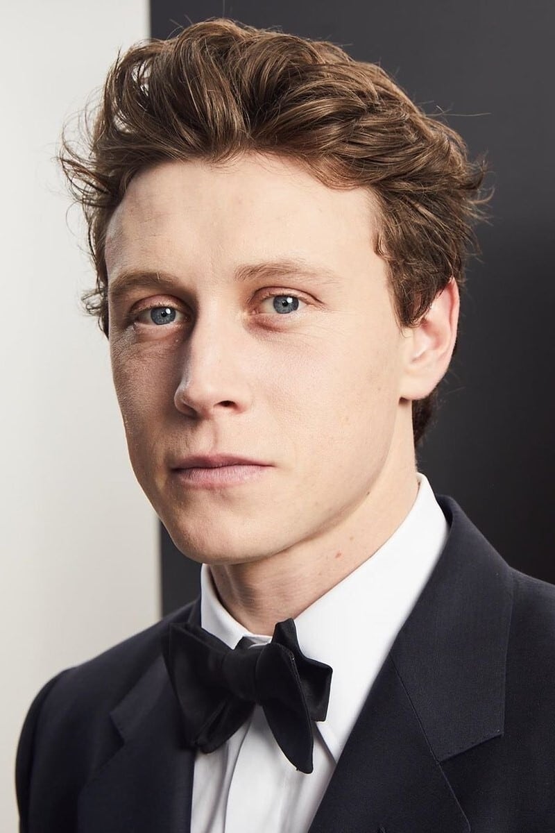 Фото  (George MacKay)