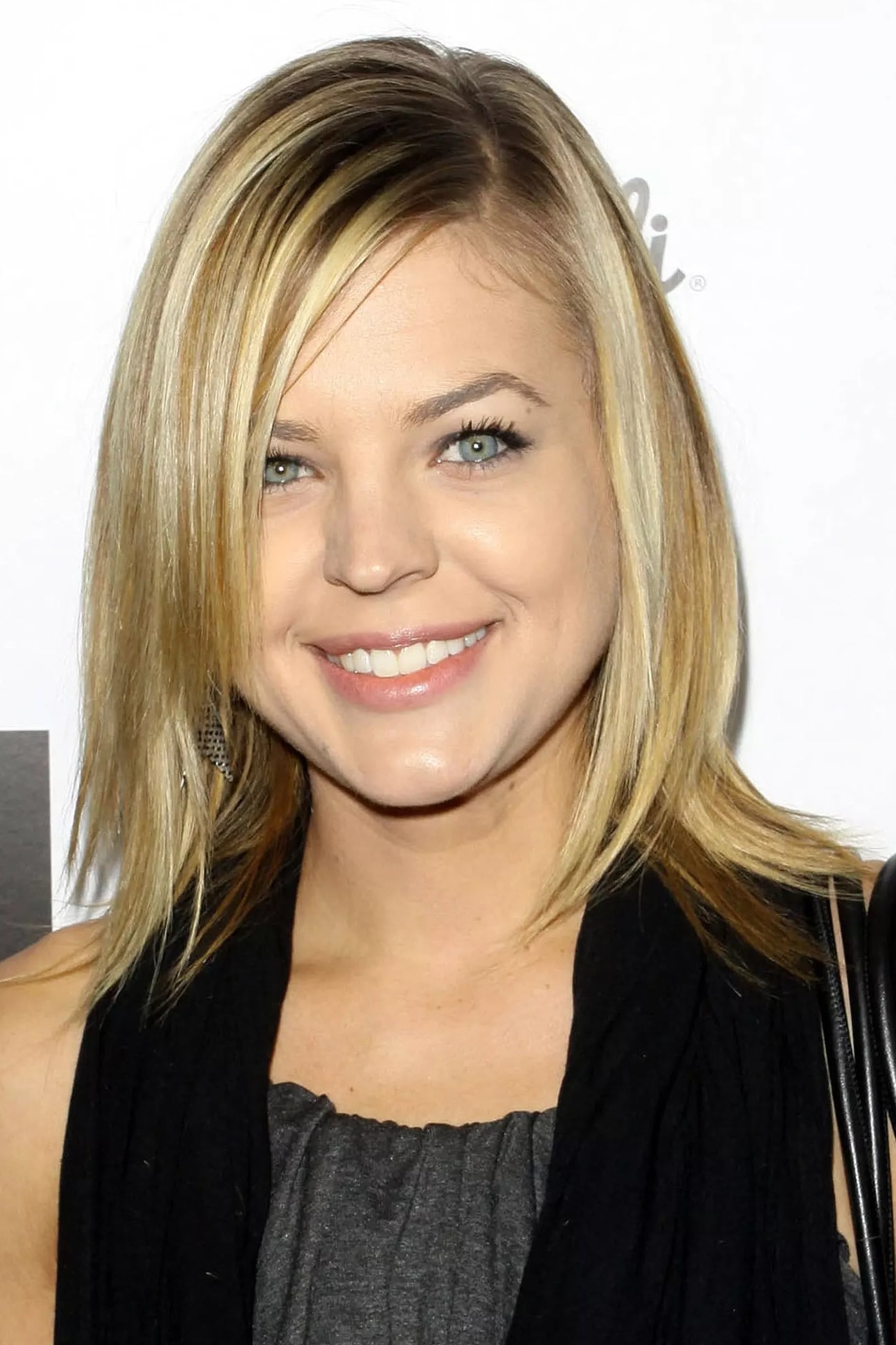 Фото Кирстен Стормс (Kirsten Storms)