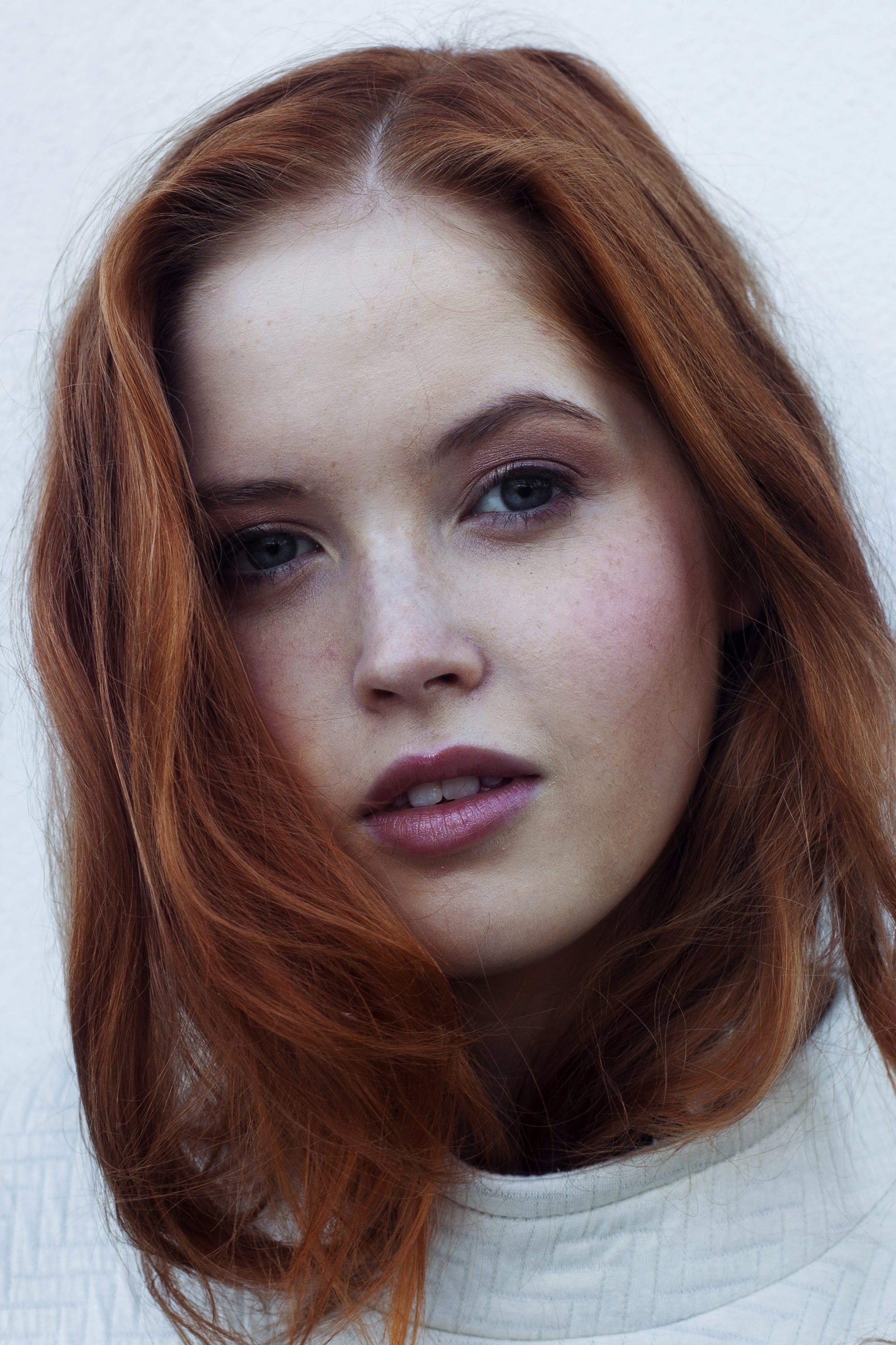 Фото Элли Бамбер (Ellie Bamber)