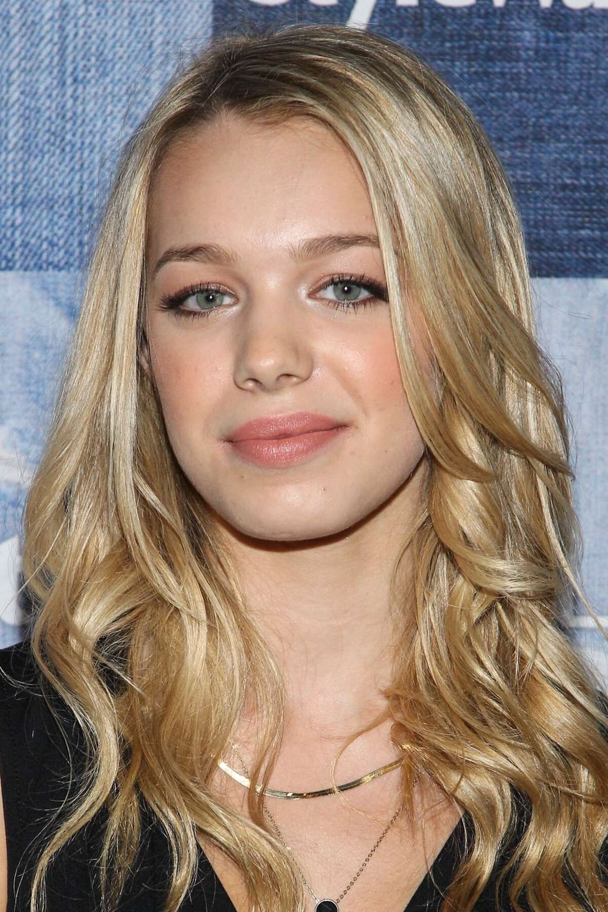 Фото  (Sadie Calvano)