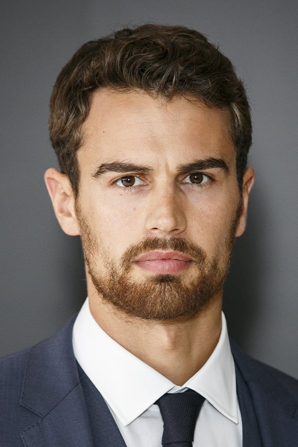 Фото Тео Джеймс (Theo James)