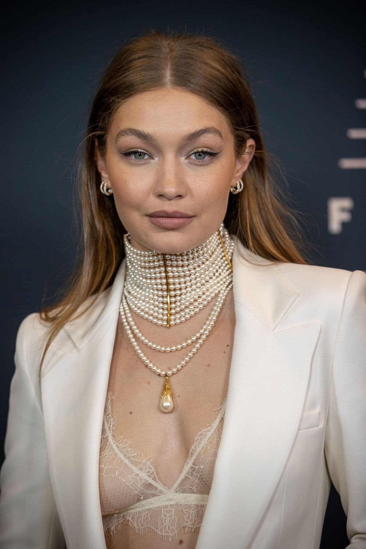 Фото  (Gigi Hadid)