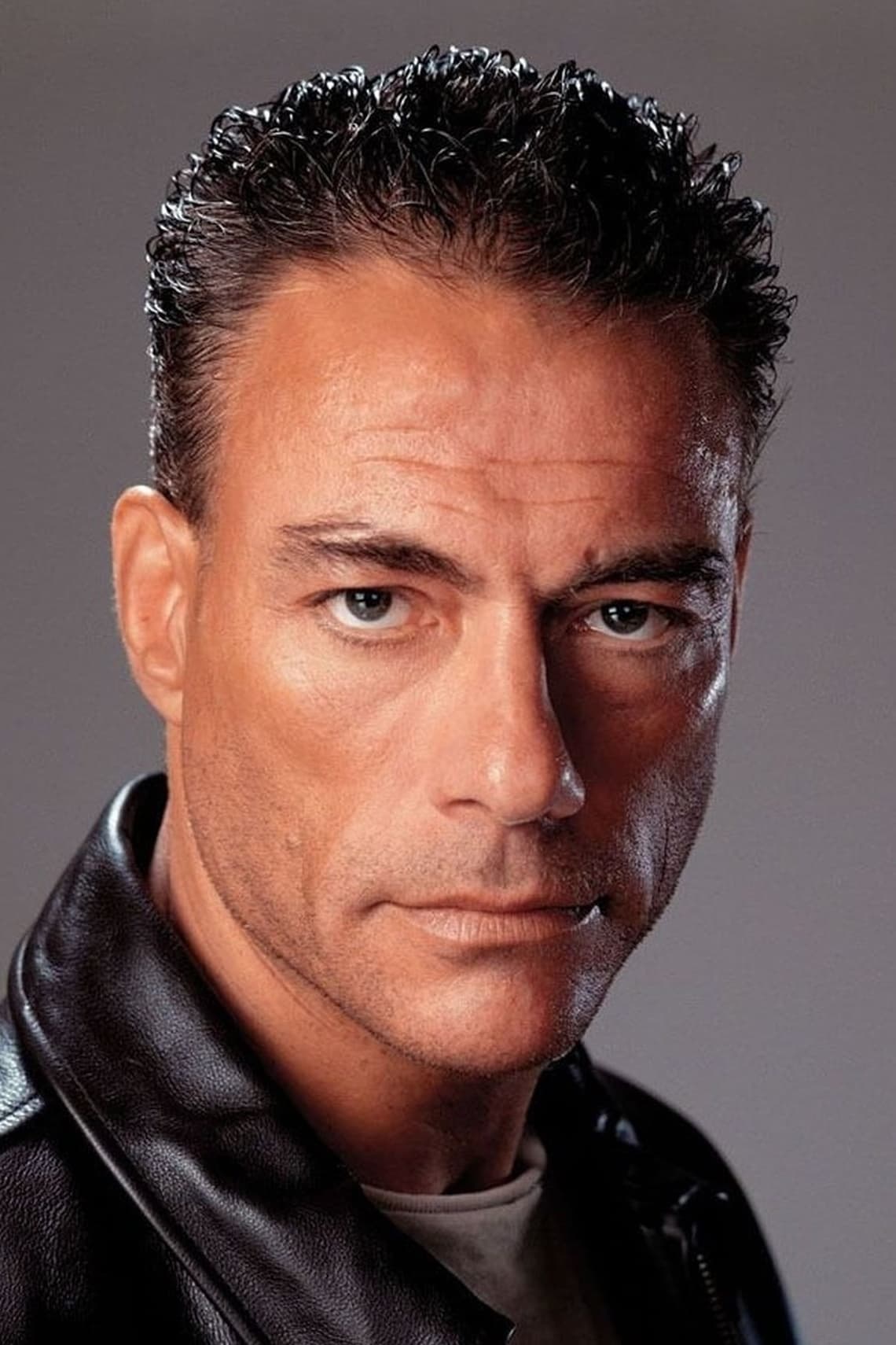 Жан-Клод Ван Дамм (Jean-Claude Van Damme) - Актёр, Продюсер, Каскадёр,  Монтаж, Исполнительный продюсер, Постановщик трюков, Режиссёр-постановщик,  Сценарий, Режиссёр, Постановщик боевых сцен, Сценарий | ACMODASI