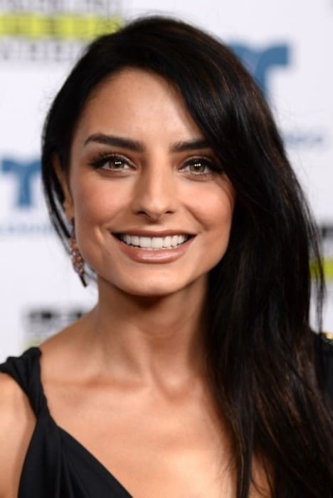 Фото  (Aislinn Derbez)