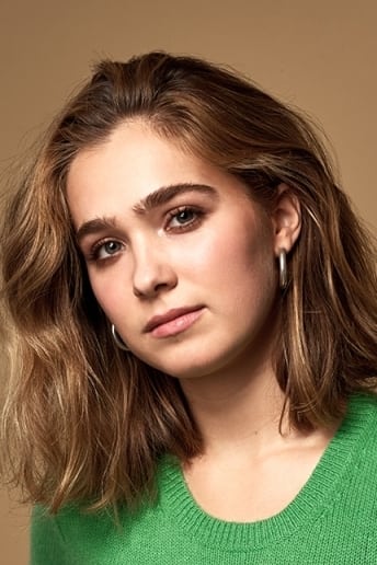 Фото  (Haley Lu Richardson)