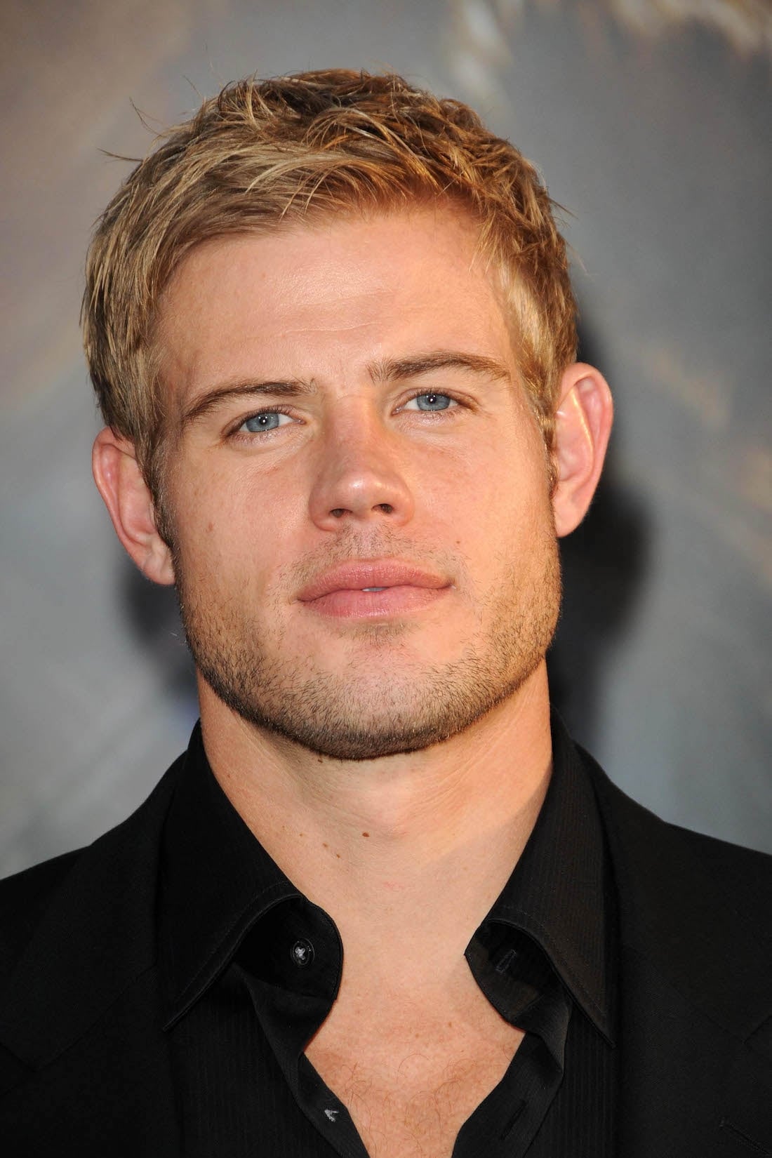 Фото  (Trevor Donovan)