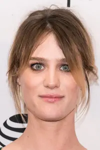 Фото Маккензи Дэвис (Mackenzie Davis)