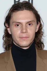 Фото Эван Питерс (Evan Peters)