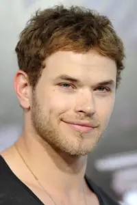 Фото Келлан Латс (Kellan Lutz)