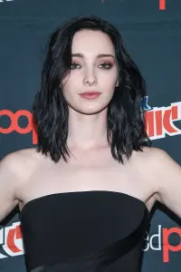 Фото Эмма Дюмон (Emma Dumont)