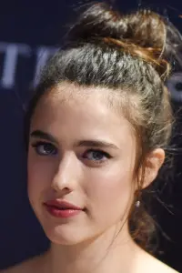 Фото Маргарет Куэлли (Margaret Qualley)