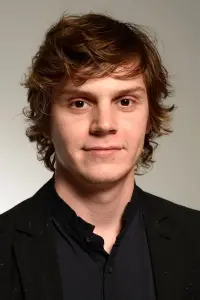 Фото Эван Питерс (Evan Peters)