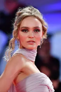 Фото Лили-Роуз Депп (Lily-Rose Depp)