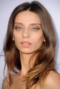 Фото Анжела Сарафян (Angela Sarafyan)