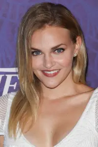 Фото  (Madeline Brewer)