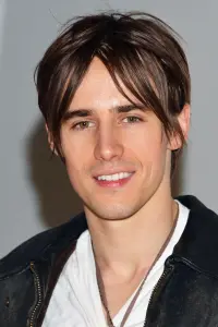 Фото Рив Карни (Reeve Carney)