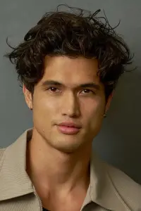 Фото  (Charles Melton)