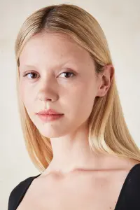 Фото Миа Гот (Mia Goth)