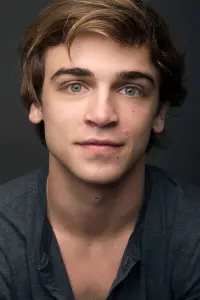 Фото  (Sean Grandillo)