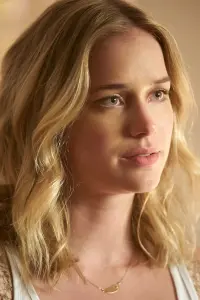 Фото Элизабет Лейл (Elizabeth Lail)