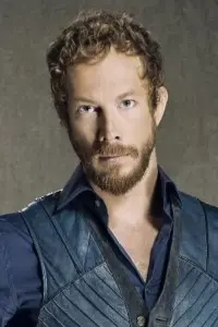 Фото  (Kristen Holden-Ried)