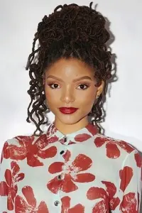 Фото Холли Бэйли (Halle Bailey)