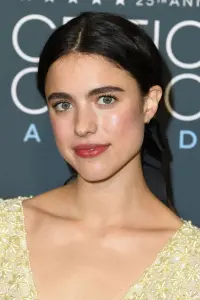 Фото Маргарет Куэлли (Margaret Qualley)