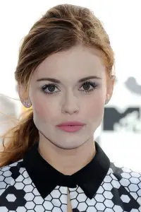 Фото  (Holland Roden)