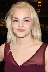 Фото  (Madeline Brewer)