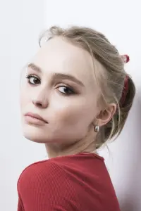 Фото Лили-Роуз Депп (Lily-Rose Depp)