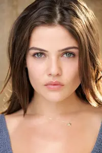 Фото Даниэль Кэмпбелл (Danielle Campbell)