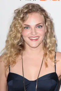 Фото  (Madeline Brewer)