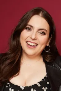 Фото  (Beanie Feldstein)