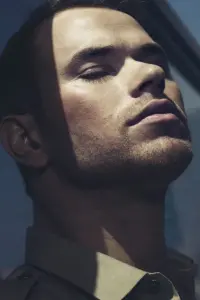 Фото Келлан Латс (Kellan Lutz)