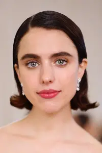 Фото Маргарет Куэлли (Margaret Qualley)