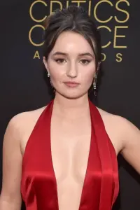 Фото Кейтлин Девер (Kaitlyn Dever)