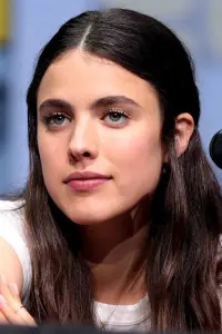 Фото Маргарет Куэлли (Margaret Qualley)