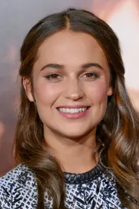 Фото  (Alicia Vikander)