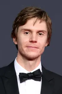 Фото Эван Питерс (Evan Peters)