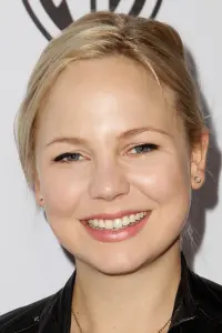 Фото  (Adelaide Clemens)