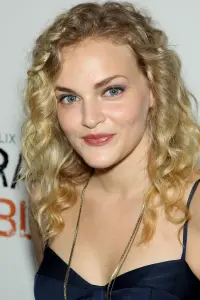 Фото  (Madeline Brewer)