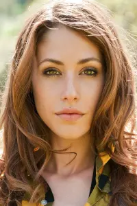 Фото Аманда Крю (Amanda Crew)