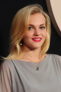 Фото  (Madeline Brewer)