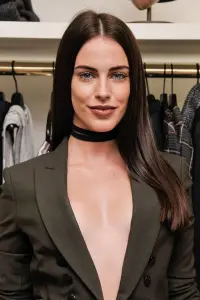 Фото Джессика Лаундс (Jessica Lowndes)