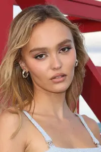 Фото Лили-Роуз Депп (Lily-Rose Depp)