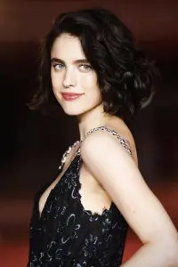 Фото Маргарет Куэлли (Margaret Qualley)