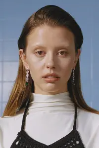 Фото Миа Гот (Mia Goth)