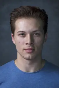 Фото  (Leo Howard)