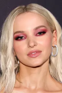 Фото  (Dove Cameron)